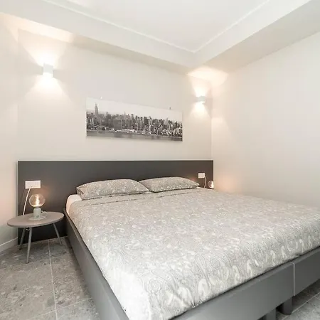 2 Min From The Cathedral With Private Parking * Комо