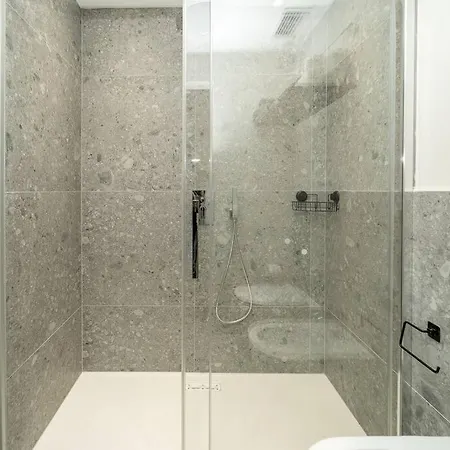 2 Min From The Cathedral With Private Parking *