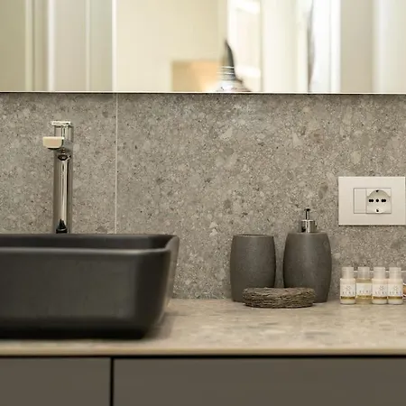 2 Min From The Cathedral With Private Parking Lejlighed Como