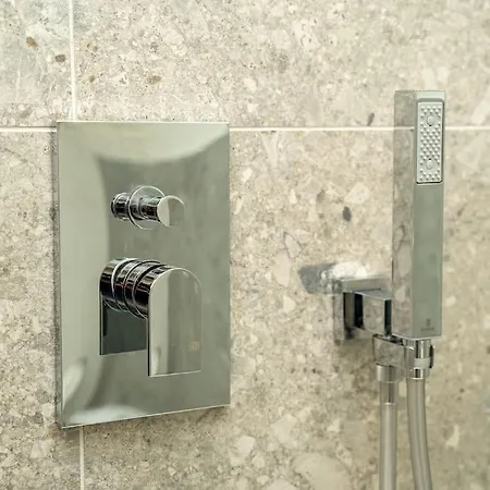 Lejlighed 2 Min From The Cathedral With Private Parking Como