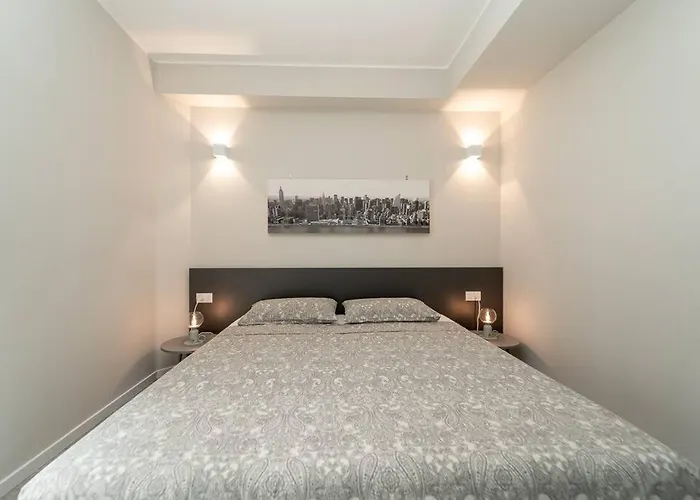 2 Min From The Cathedral With Private Parking Apartmán