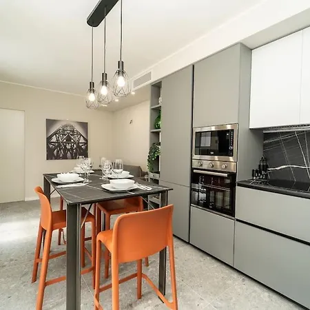 2 Min From The Cathedral With Private Parking Appartement Como