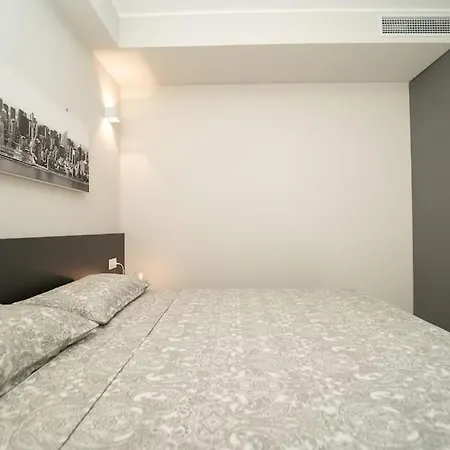 Appartement 2 Min From The Cathedral With Private Parking