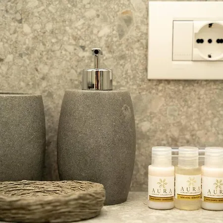 2 Min From The Cathedral With Private Parking Côme