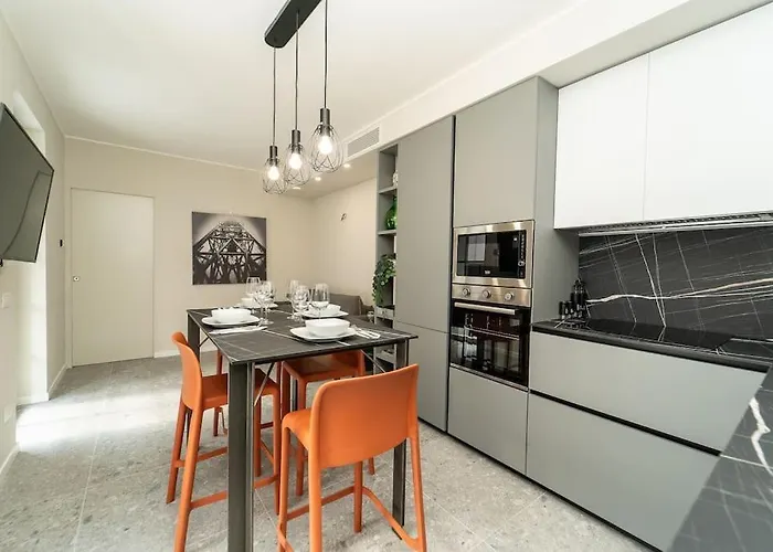 2 Min From The Cathedral With Private Parking 아파트 코모