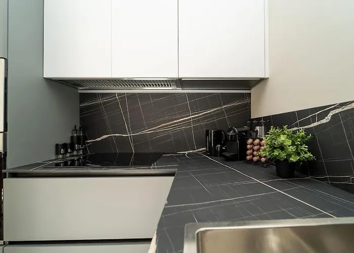 2 Min From The Cathedral With Private Parking 아파트 *