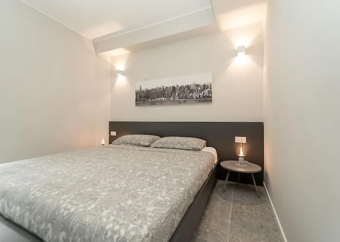 2 Min From The Cathedral With Private Parking 아파트 *