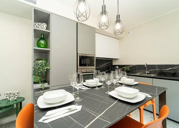 2 Min From The Cathedral With Private Parking 아파트 *