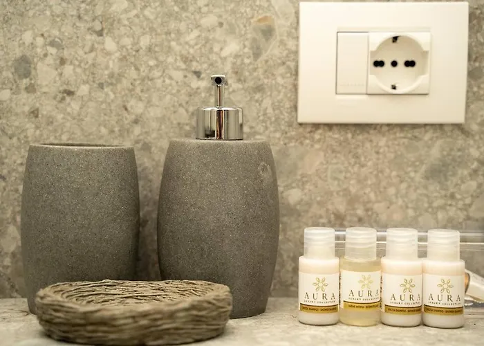 2 Min From The Cathedral With Private Parking 코모