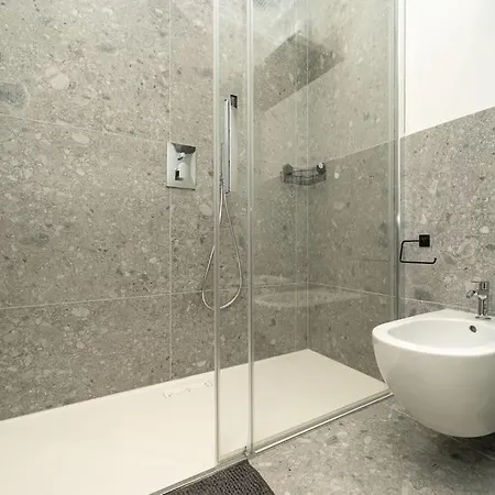 Apartament 2 Min From The Cathedral With Private Parking *