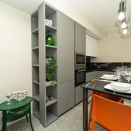 2 Min From The Cathedral With Private Parking Como